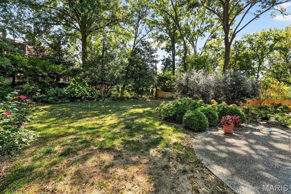 Webster Groves, Missouri 63119, United States, 4 Bedrooms Bedrooms, ,4 BathroomsBathrooms,Residential,Pending,211639