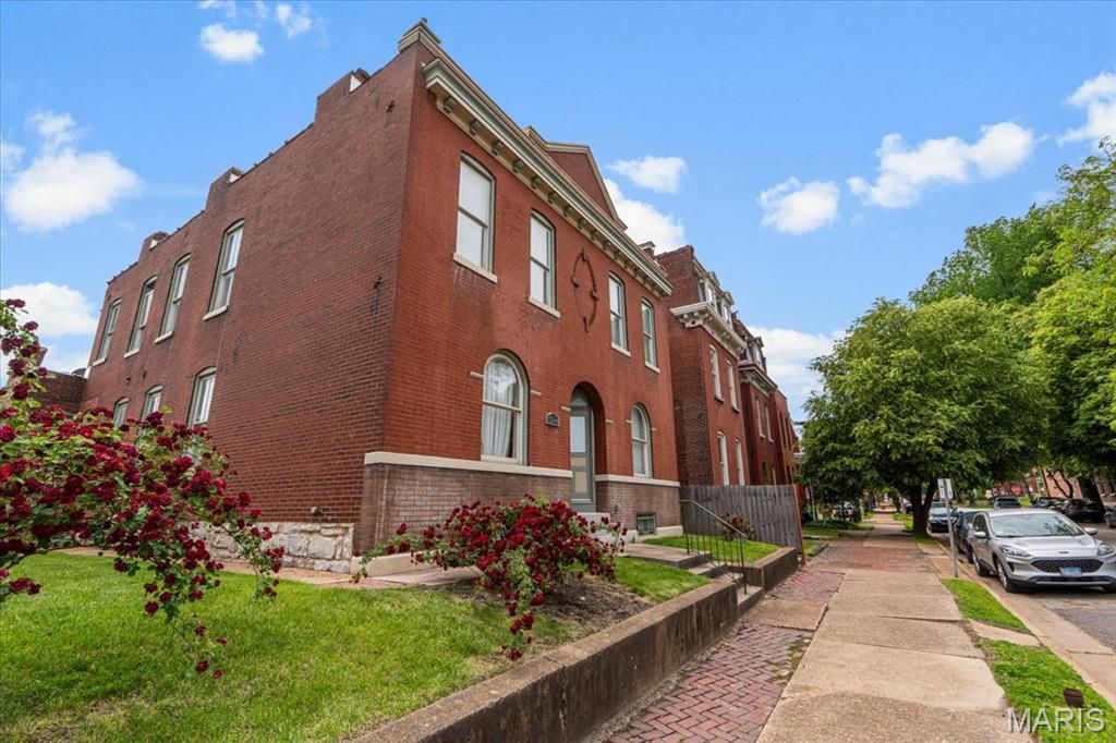 Photo of 712 Shenandoah Avenue, St Louis, MO 63104 (MLS # 26029112)