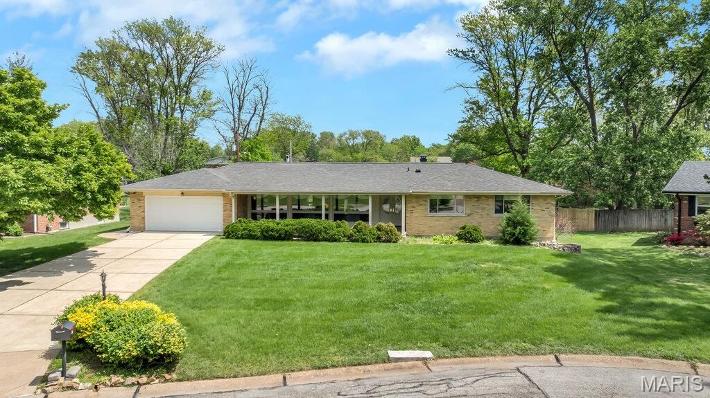 Photo of 56 Lincord Drive, St Louis, MO 63128 (MLS # 26024412)