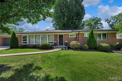 Photo of 705 Cordell Court, St Louis, MO 63132 (MLS # 26056108)