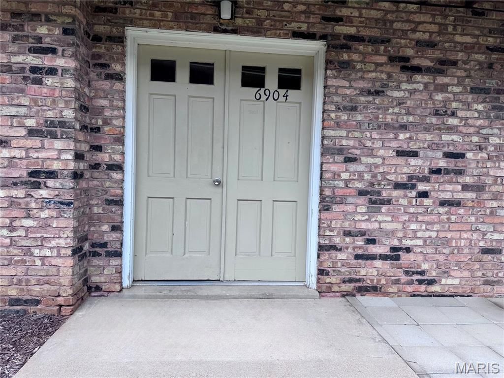 Photo of 6904 Colonial Woods Drive #100, Unincorporated, MO 63129 (MLS # 25073318)