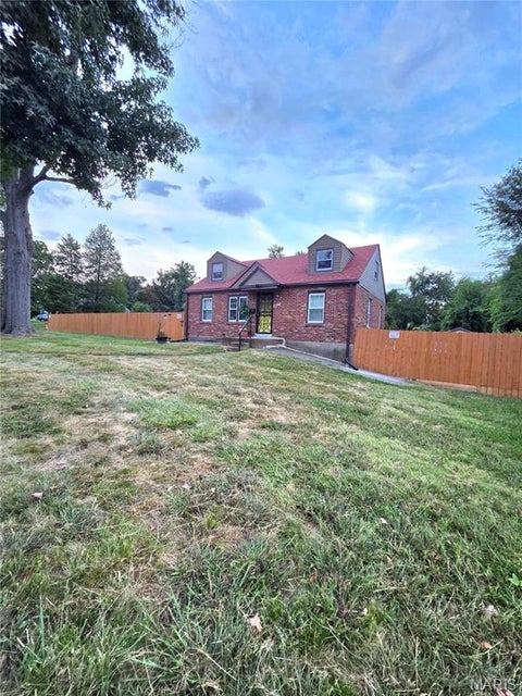 Tiny photo for 8000 Plymouth Court, Berkeley, MO 63134 (MLS # 26058374)