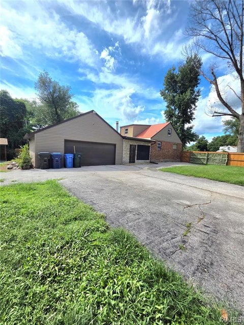 Tiny photo for 8000 Plymouth Court, Berkeley, MO 63134 (MLS # 26058374)