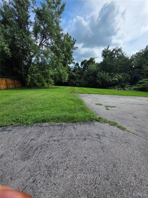 Tiny photo for 8000 Plymouth Court, Berkeley, MO 63134 (MLS # 26058374)