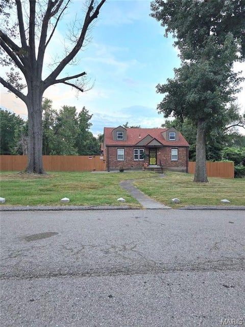 Tiny photo for 8000 Plymouth Court, Berkeley, MO 63134 (MLS # 26058374)