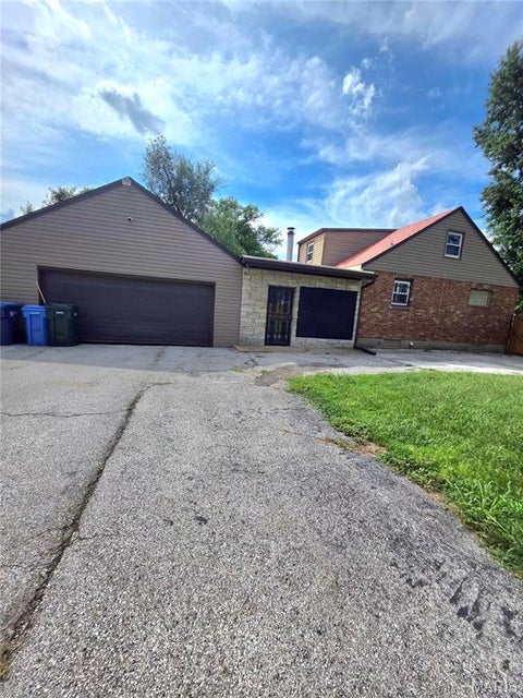 Tiny photo for 8000 Plymouth Court, Berkeley, MO 63134 (MLS # 26058374)