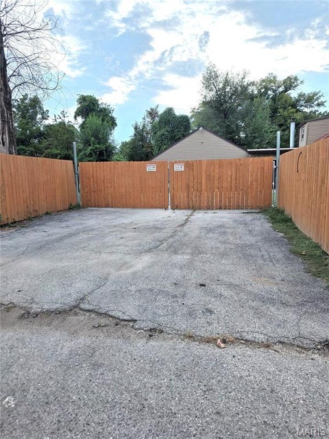 Tiny photo for 8000 Plymouth Court, Berkeley, MO 63134 (MLS # 26058374)