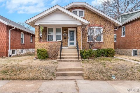 Photo of 6639 Arsenal Street, St Louis, MO 63139 (MLS # 26010918)