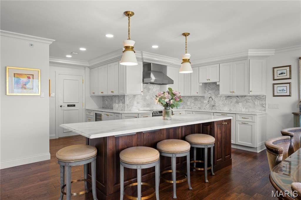 900 S Hanley Road 6B
