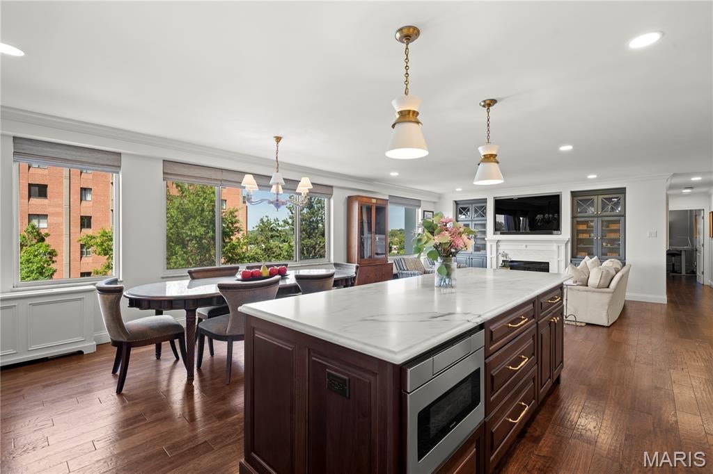 900 S Hanley Road 6B