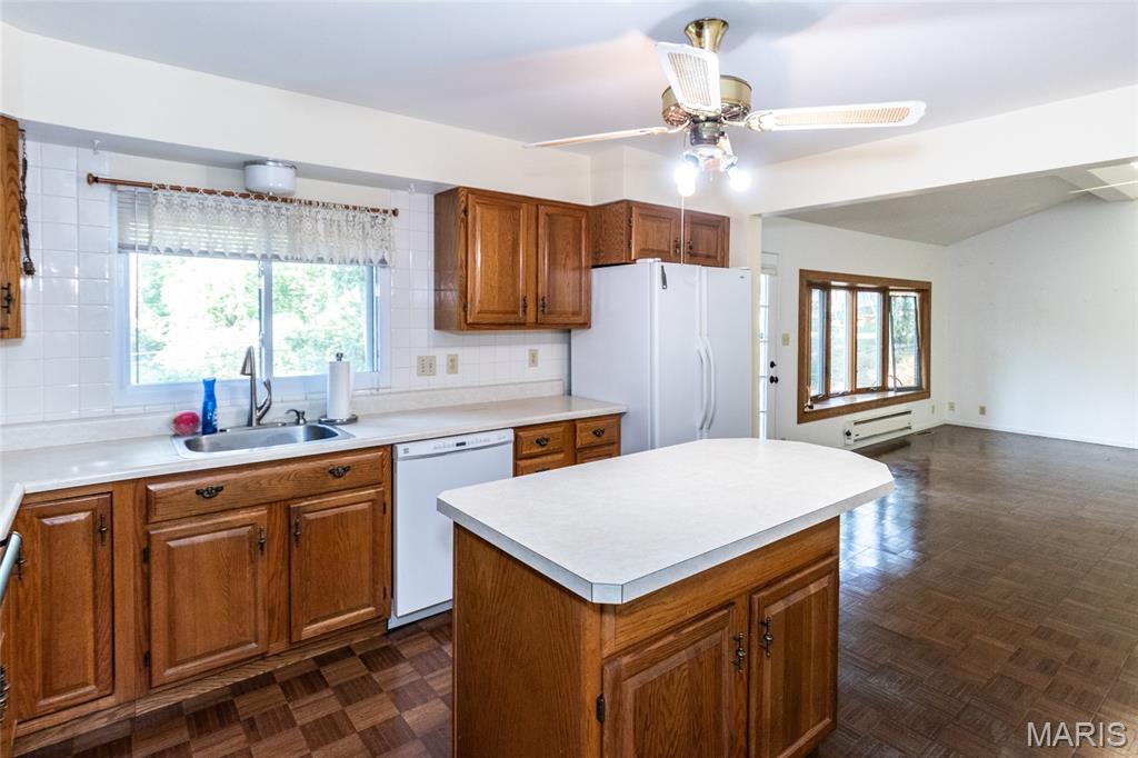 St Louis, Missouri 63141, United States, 3 Bedrooms Bedrooms, ,2 BathroomsBathrooms,Residential,Pending,208790