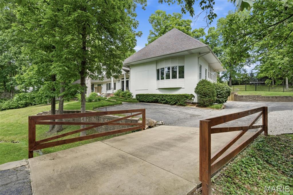 Town & Country Manor - Residential