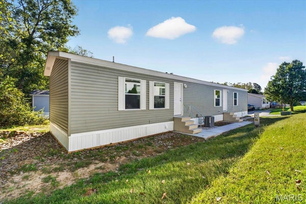 181 WOODLAND TRAILS DR, COLLINSVILLE, IL 62234 - Image 9fe4a9d5fc344617320ddfbdb44a8d49/1955973525