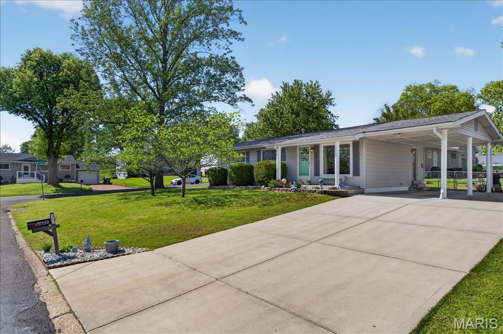 Photo of 10433 Leitrim Drive, St Louis, MO 63123 (MLS # 26024456)