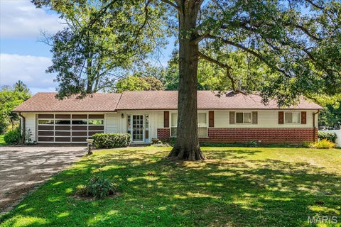 Photo of 19 W Meadow Lane, Ballwin, MO 63021 (MLS # 26057084)