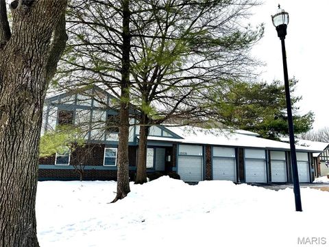 13131 Royal Pines Drive 3 Maryland Heights MO 63146