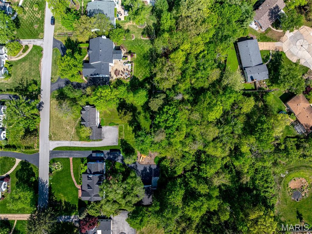 Photo of 908 Woodshire Lane + Lot A Ln, Creve Coeur, MO 63141 (MLS # 26022887)