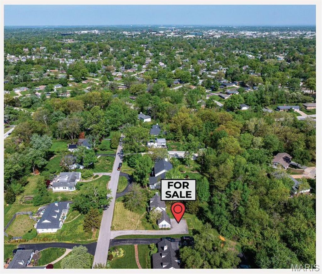 Photo of 908 Woodshire Lane + Lot A Ln, Creve Coeur, MO 63141 (MLS # 26022887)