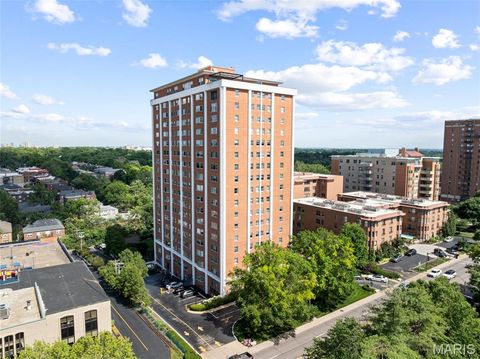 Photo of 710 S Hanley Road #17C, Clayton, MO 63105 (MLS # 25041170)