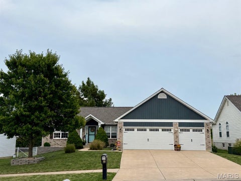 Photo of 156 Old Williamsburg Parkway, Wentzville, MO 63385 (MLS # 26060834)