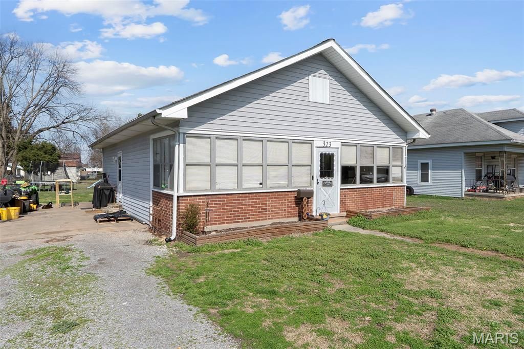 Photo of 323 Wright Avenue, Chaffee, MO 63740 (MLS # 26016428)