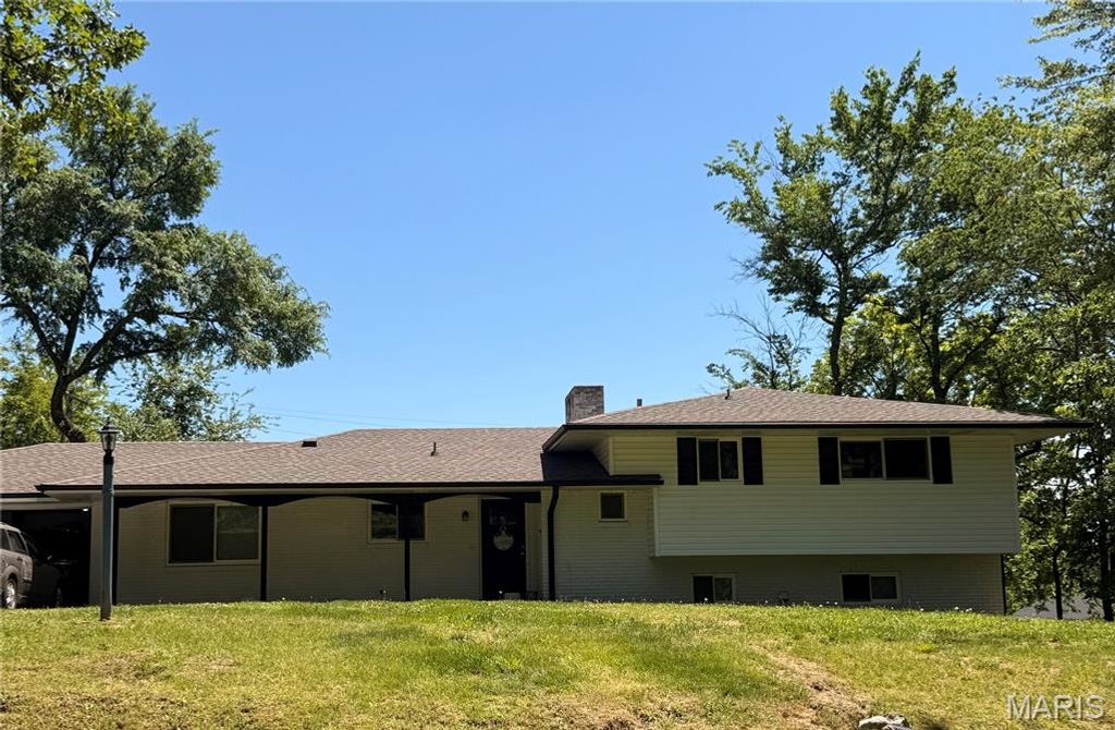 Photo of 1859 Lakeshore Drive, Cape Girardeau, MO 63701 (MLS # 26029596)