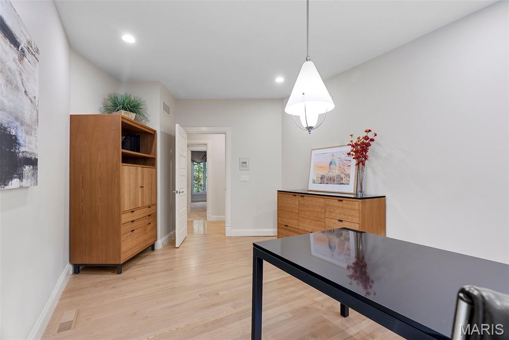 Ladue Downs 1 - Residential