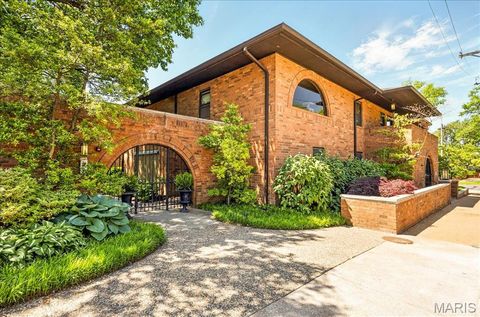 182 N Brentwood Boulevard 3 Clayton MO 63105