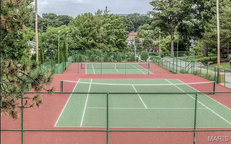 Brentwood Forest Condo Ph Eight - Residential