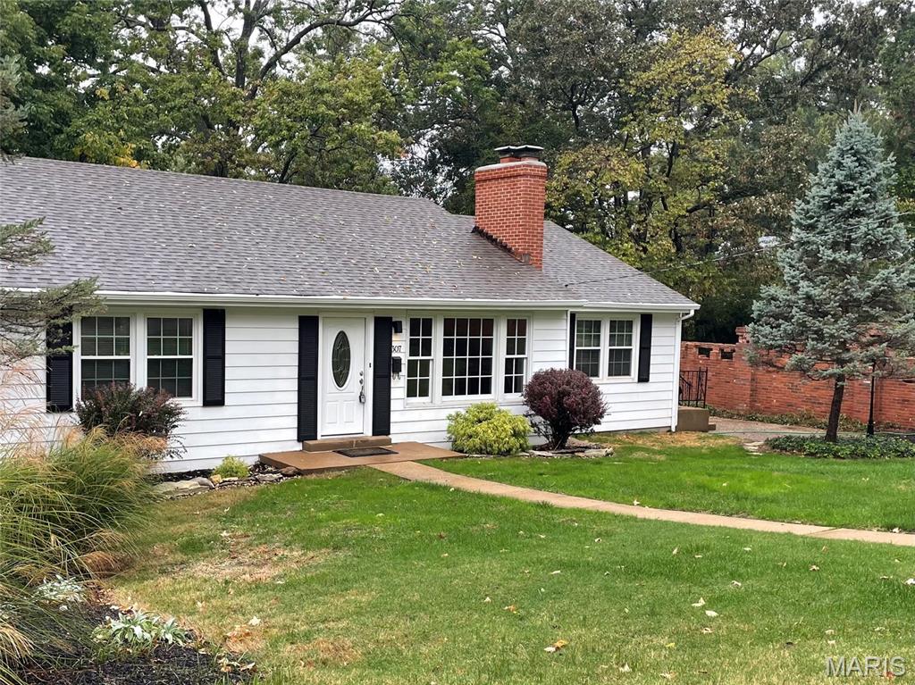 Photo of 307 W Old Watson Road, Webster Groves, MO 63119 (MLS # 26067867)