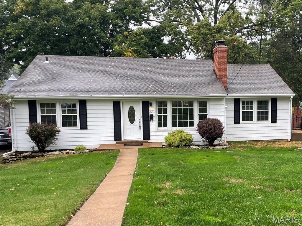 Photo of 307 W Old Watson Road, Webster Groves, MO 63119 (MLS # 26067867)