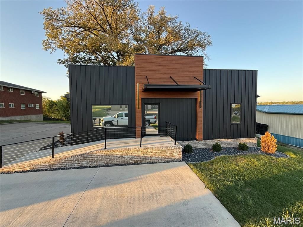 Photo of 2552 Independence Street, Cape Girardeau, MO 63703 (MLS # 25079944)