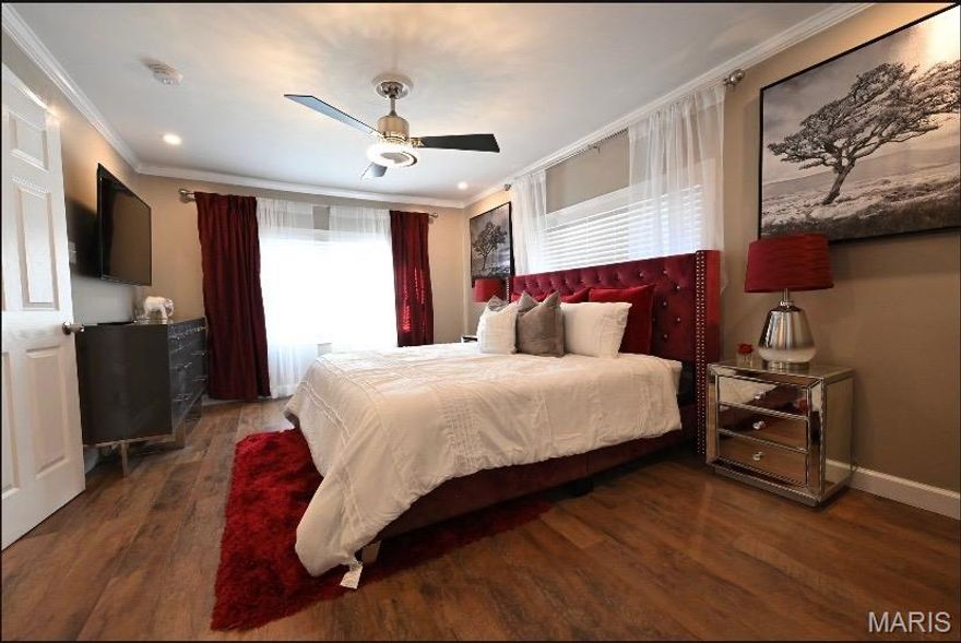 ?? Beautifully Renovated 2 Bed / 1 Bath Home in Jennings

Welcome to this newly renovated 2-bedroom, 1-bathroom home located in the heart of Jennings. This move-in-ready property features a beautiful, updated kitchen with modern finishes that truly make it the centerpiece of the home.

Enjoy a functional layout with comfortable living spaces, fresh updates throughout, and a full basement offering ample storage or future finishing potential. Whether you’re looking for your next home or a solid investment opportunity, this property checks all the boxes.

Conveniently located near major highways, shopping, and local amenities — this one is a must-see!

Highlights include:

2 spacious bedrooms

1 fully updated bathroom

Gorgeous renovated kitchen

Full basement with plenty of storage

Fresh updates throughout

Move-in ready condition