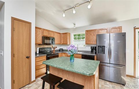 Tiny photo for 324 Parkway Drive, Troy, MO 63379 (MLS # 26028934)