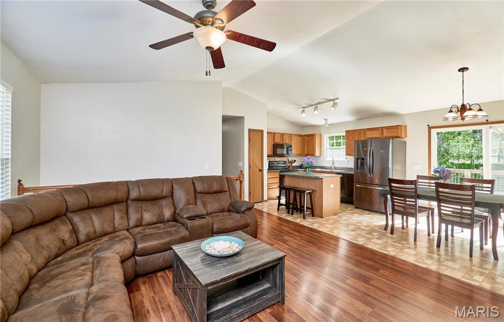 Photo of 324 Parkway Drive, Troy, MO 63379 (MLS # 26028934)