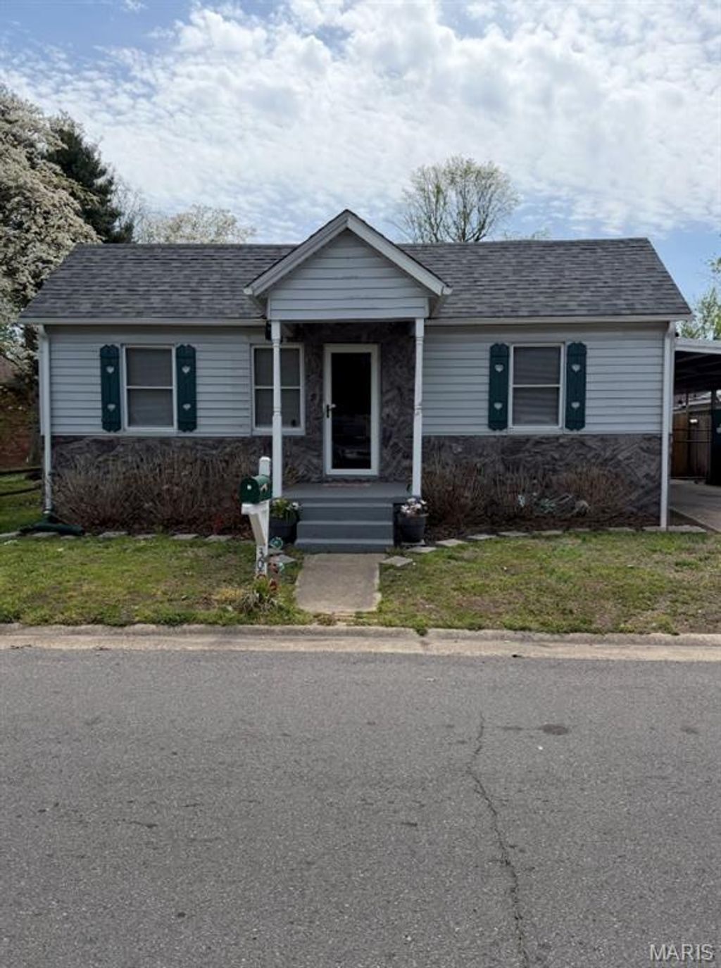 Photo of 305 Ironbanks, Charleston, MO 63834 (MLS # 26021012)