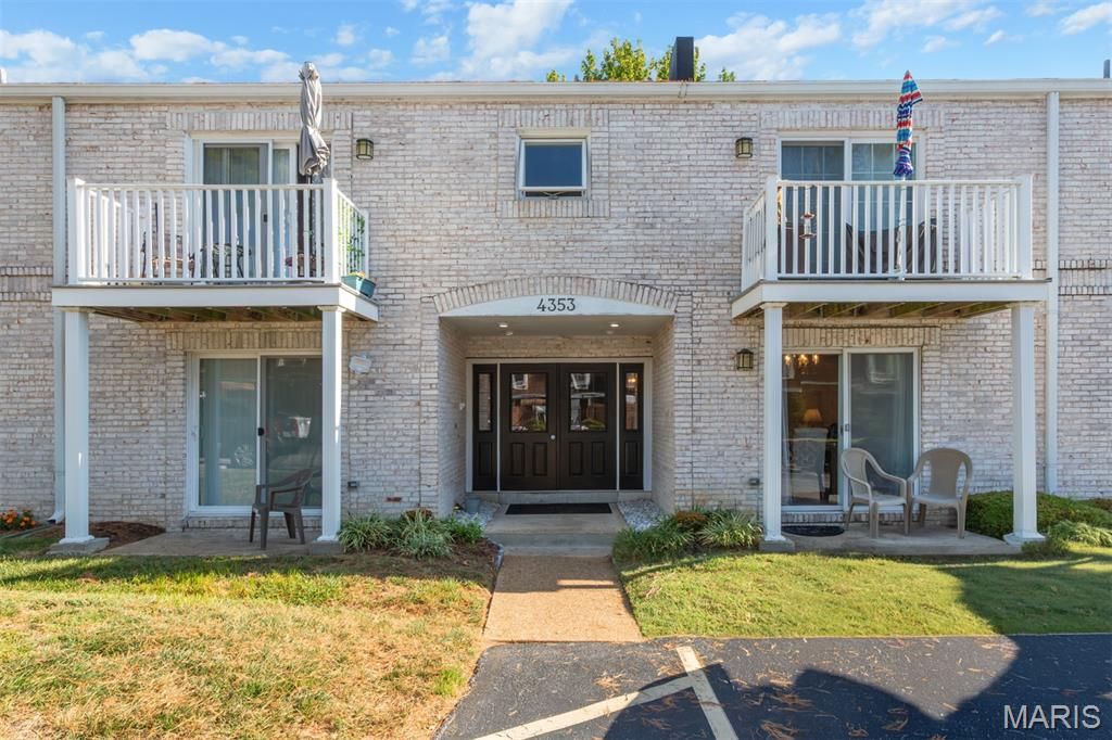 Photo of 4353 Chateau De Ville Drive #D, Oakville, MO 63129 (MLS # 26029395)