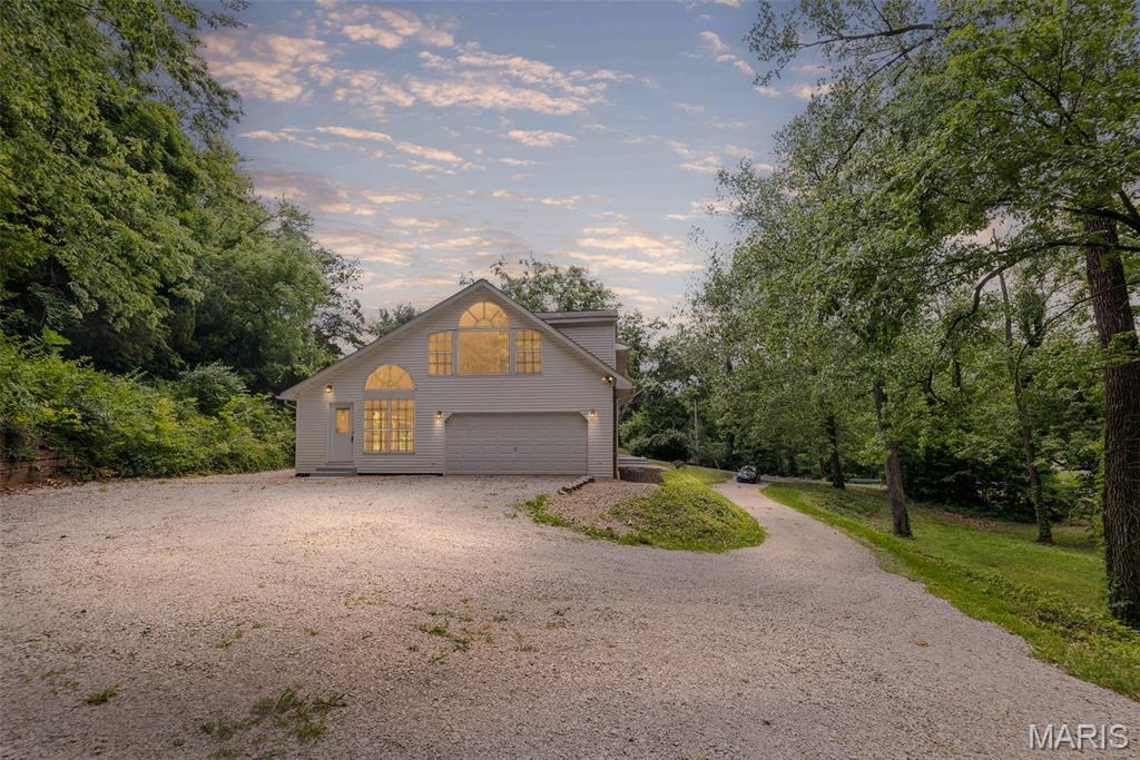 East Alton, Illinois 62024, United States, 3 Bedrooms Bedrooms, ,4 BathroomsBathrooms,Residential,Pending,148418