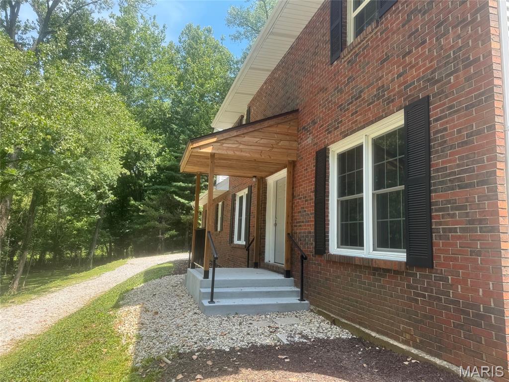 East Alton, Illinois 62024, United States, 3 Bedrooms Bedrooms, ,4 BathroomsBathrooms,Residential,Pending,148418