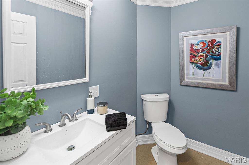 East Alton, Illinois 62024, United States, 3 Bedrooms Bedrooms, ,4 BathroomsBathrooms,Residential,Pending,148418