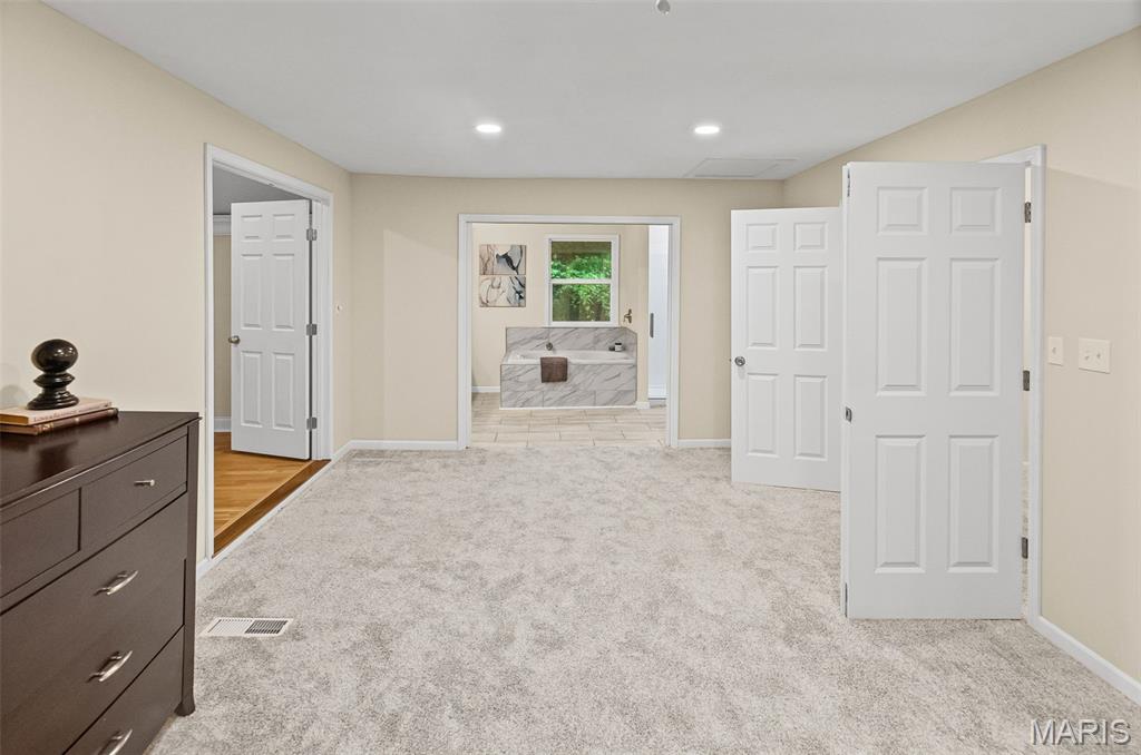 East Alton, Illinois 62024, United States, 3 Bedrooms Bedrooms, ,4 BathroomsBathrooms,Residential,Pending,148418