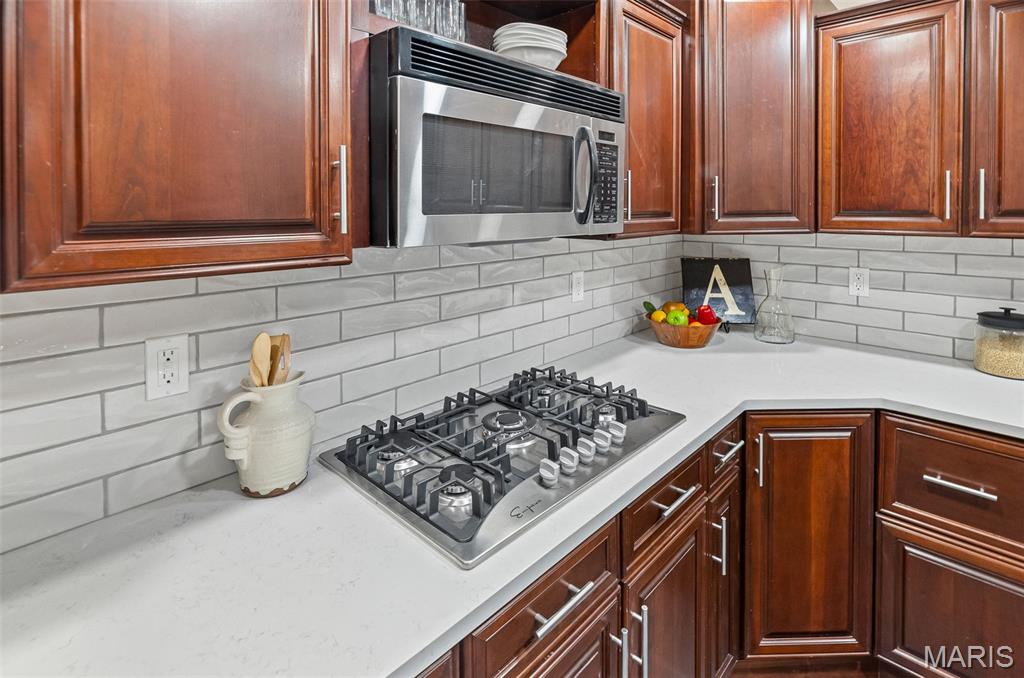 East Alton, Illinois 62024, United States, 3 Bedrooms Bedrooms, ,4 BathroomsBathrooms,Residential,Pending,148418