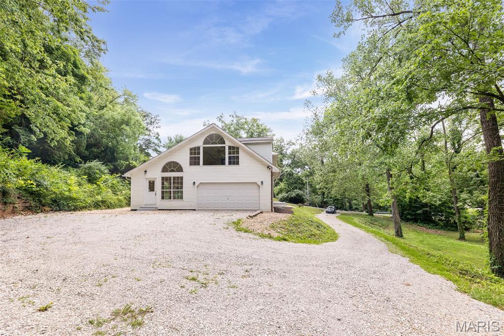 East Alton, Illinois 62024, United States, 3 Bedrooms Bedrooms, ,4 BathroomsBathrooms,Residential,Pending,148418