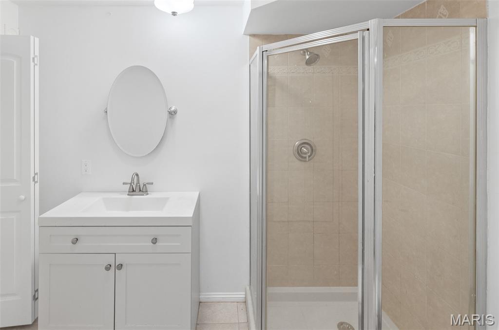 East Alton, Illinois 62024, United States, 3 Bedrooms Bedrooms, ,4 BathroomsBathrooms,Residential,Pending,148418