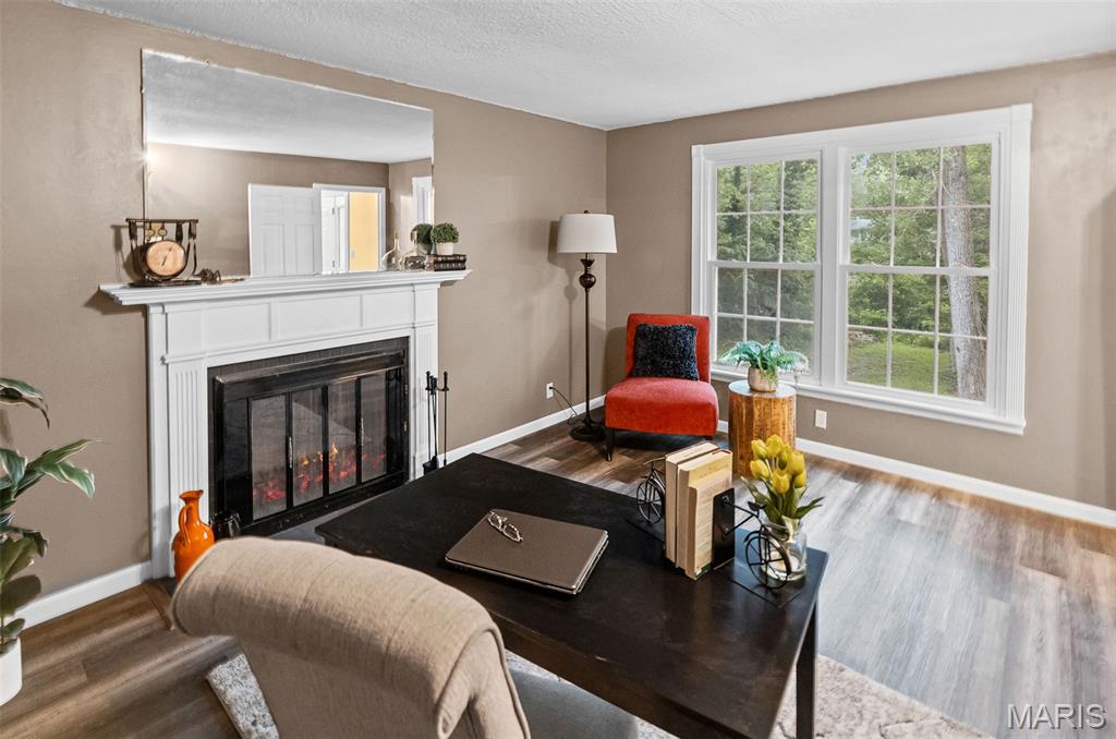 East Alton, Illinois 62024, United States, 3 Bedrooms Bedrooms, ,4 BathroomsBathrooms,Residential,Pending,148418