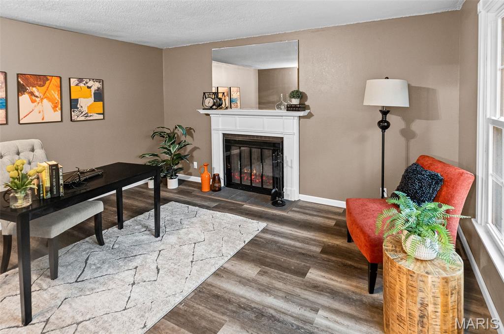 East Alton, Illinois 62024, United States, 3 Bedrooms Bedrooms, ,4 BathroomsBathrooms,Residential,Pending,148418