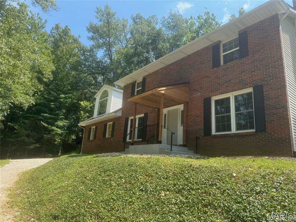 East Alton, Illinois 62024, United States, 3 Bedrooms Bedrooms, ,4 BathroomsBathrooms,Residential,Pending,148418