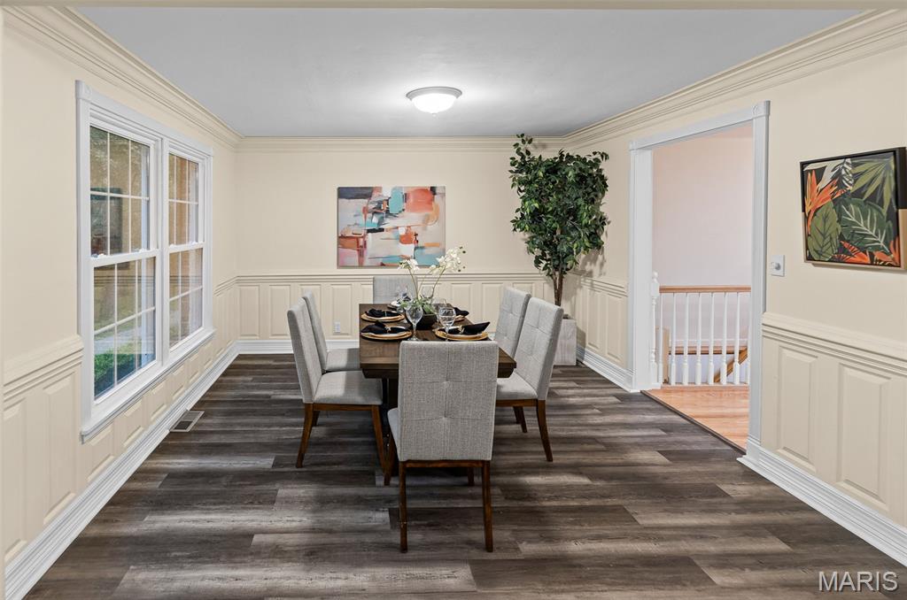 East Alton, Illinois 62024, United States, 3 Bedrooms Bedrooms, ,4 BathroomsBathrooms,Residential,Pending,148418