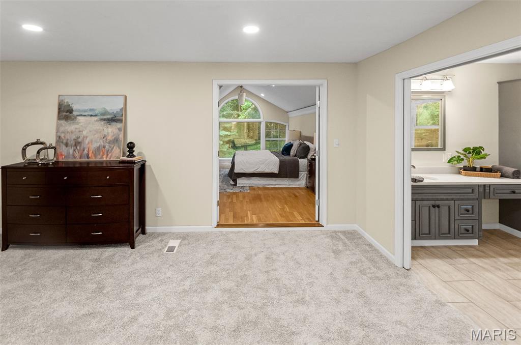 East Alton, Illinois 62024, United States, 3 Bedrooms Bedrooms, ,4 BathroomsBathrooms,Residential,Pending,148418