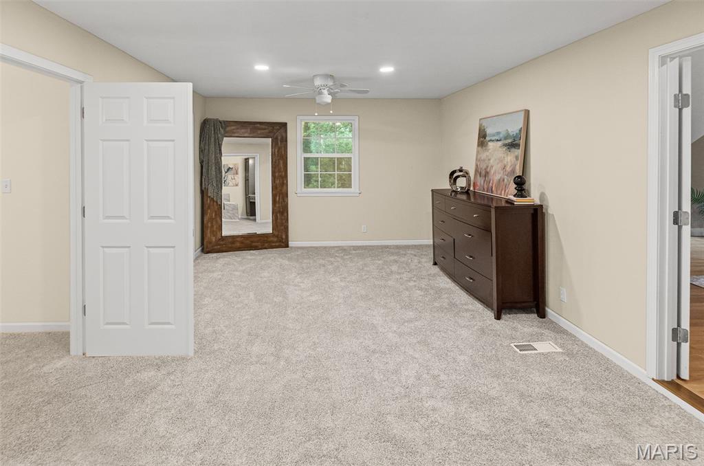 East Alton, Illinois 62024, United States, 3 Bedrooms Bedrooms, ,4 BathroomsBathrooms,Residential,Pending,148418